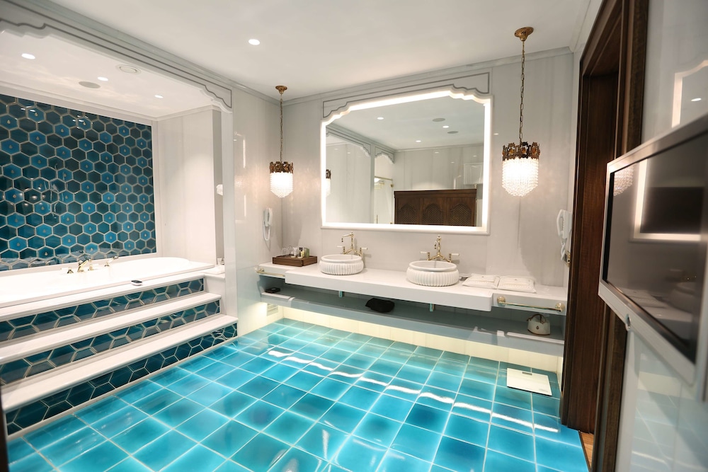 Sultan Suite thumbnail 6
