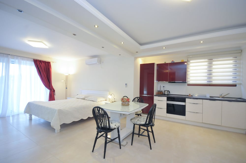 Deluxe Studio, Partial Sea View (St. George)