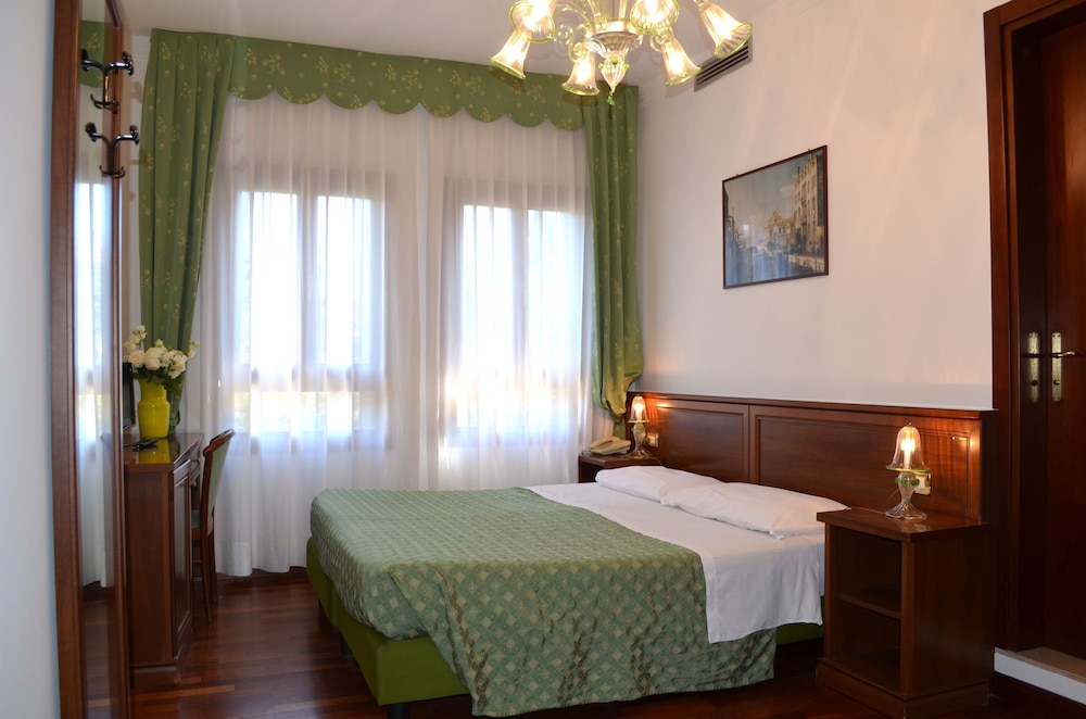 Triple Room - Photo 1