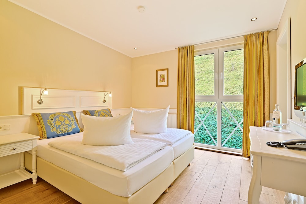 Economy Double Room photo 2