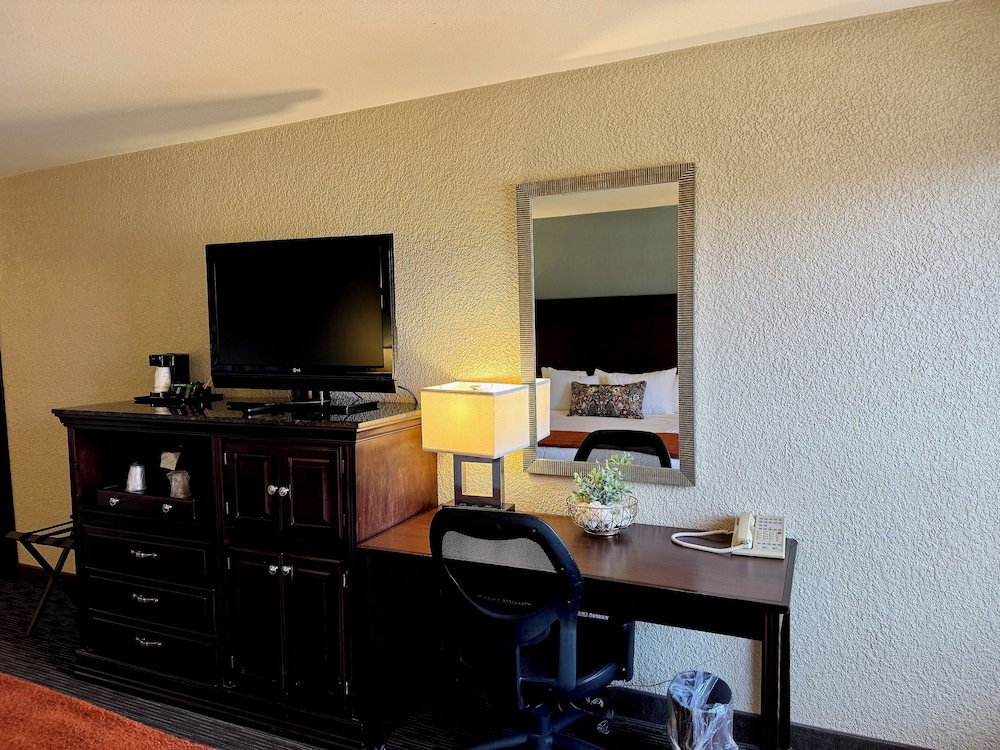 Standard Room, 1 Queen Bed - Photo 2