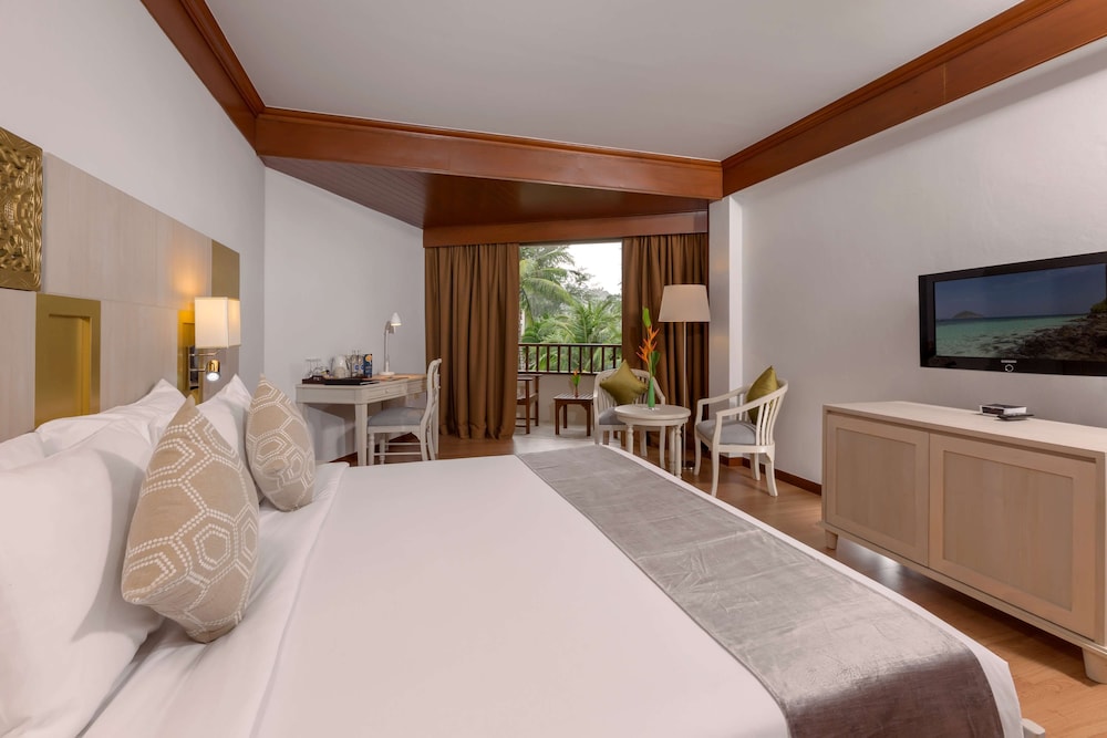 Deluxe Room, 1 King Bed, Non Smoking, Terrace - Photo 2
