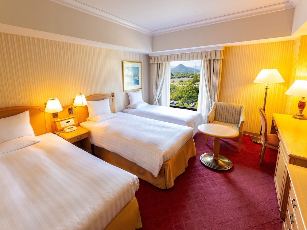 Standard Triple Room, Non Smoking (Station View)