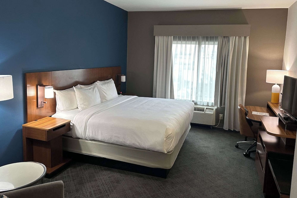 Standard Room, 1 King Bed, Non Smoking (Soaking Tub)