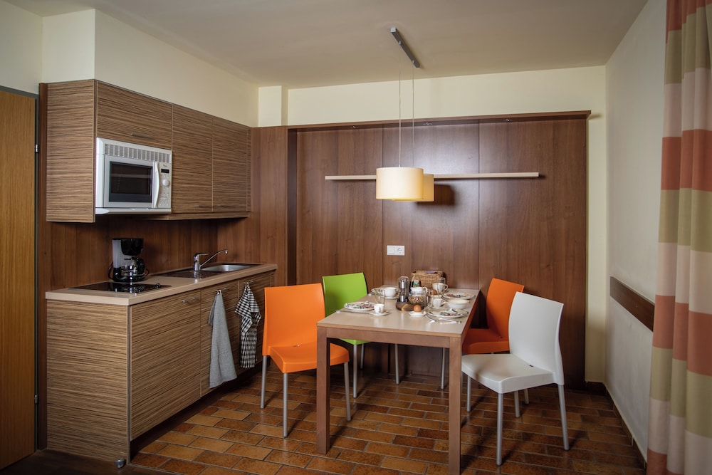 Basic Apartment photo 2