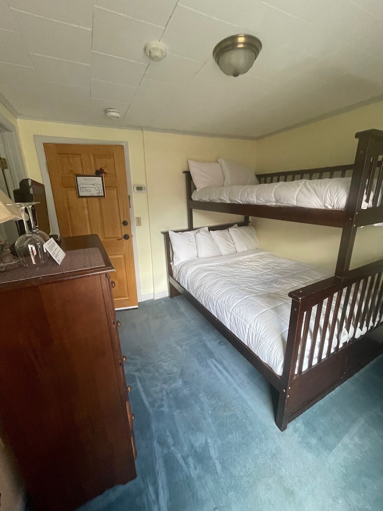Maple Loft, Bunk Beds, 1 Twin Bed and 1 Full Bed photo 1