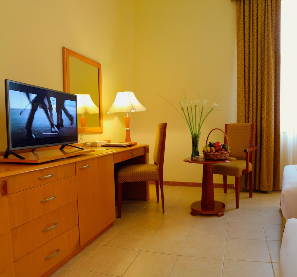 Deluxe Room With Pool View photo 3