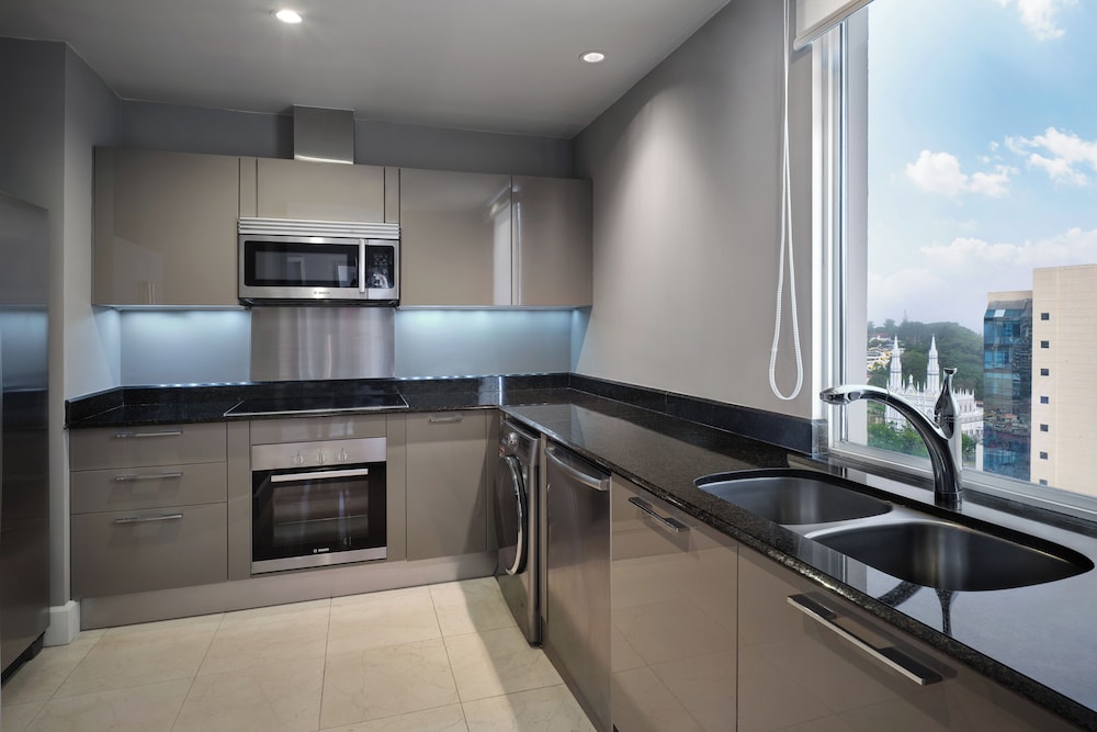 Premier Suite, 1 King Bed, Non Smoking, Kitchen (Tower) - Photo 8