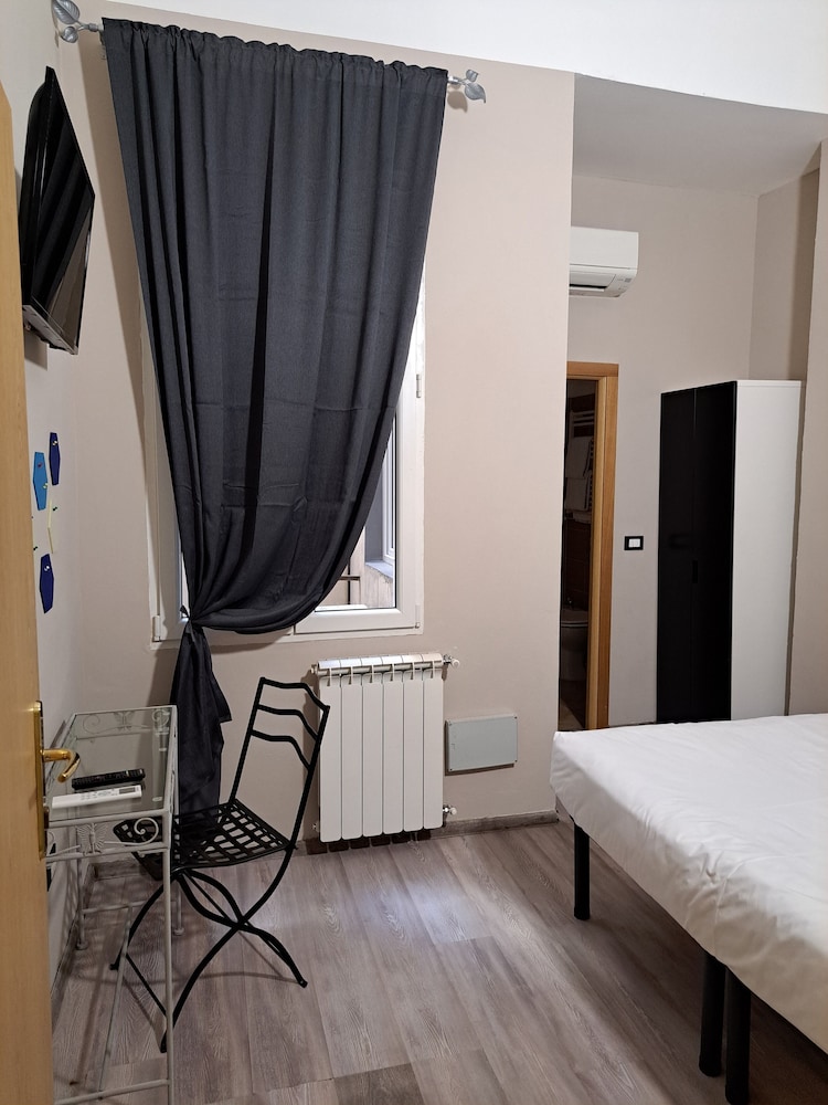 Twin Room, Non Smoking, Corner