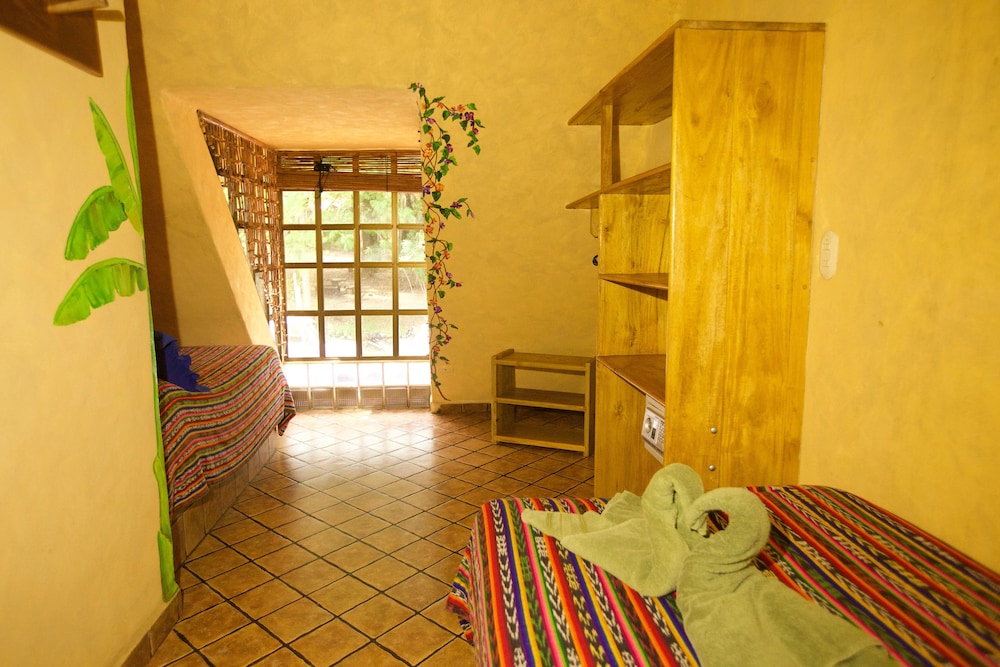Village Room - 1 Queen, 1 Single photo 2
