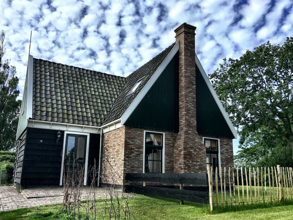 Villa photo 1