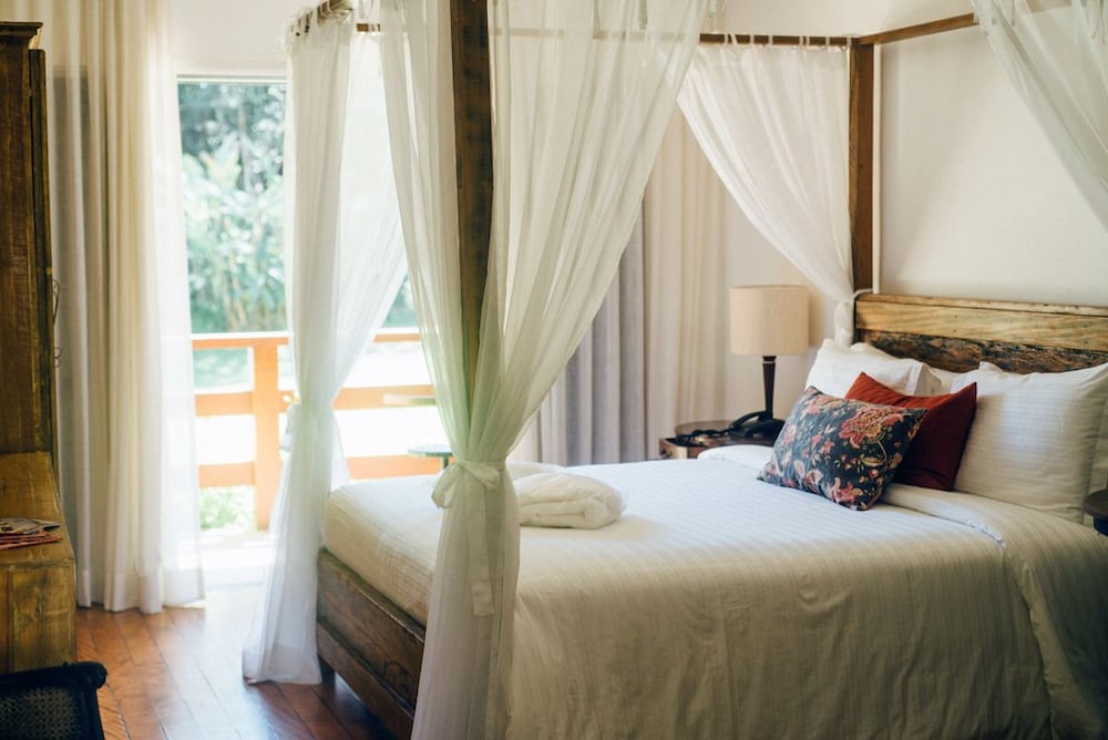Honeymoon Studio, 1 King Bed, Jetted Tub, Pool View photo 3