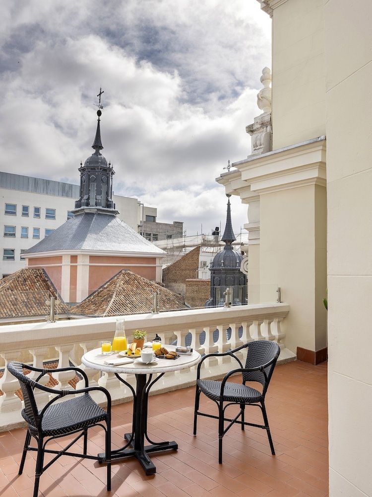 Deluxe Room, Terrace thumbnail 5