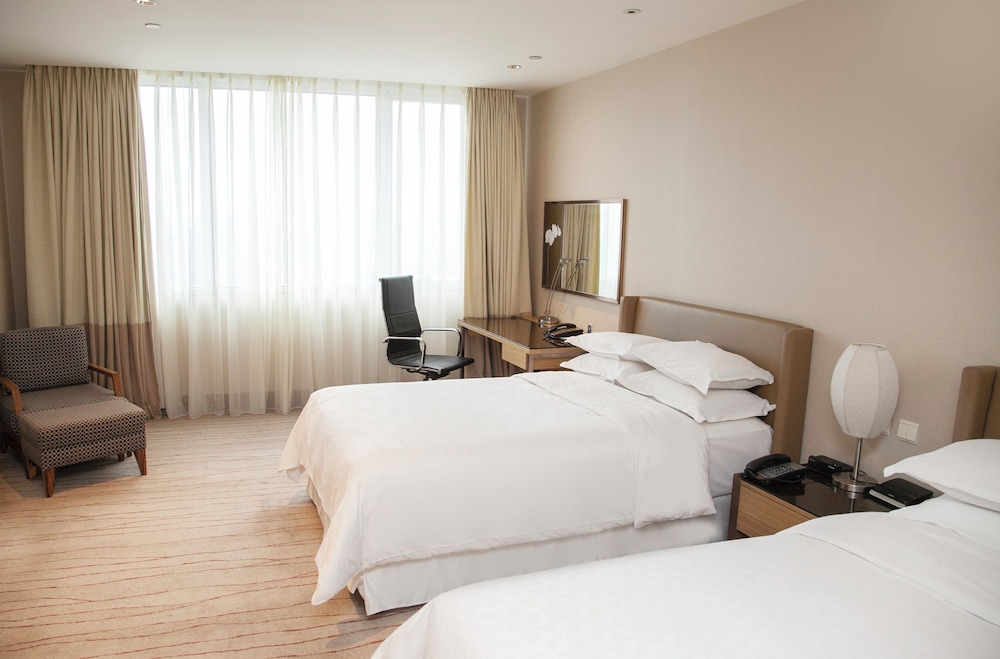 Room, 2 Double Beds, City View