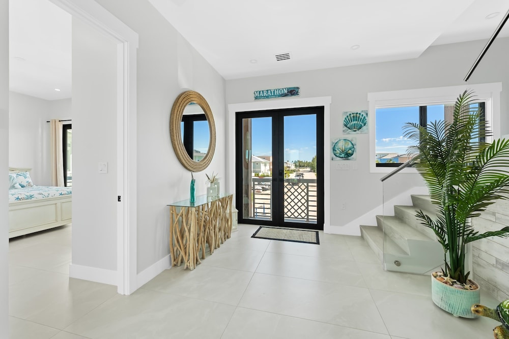 Luxury Seaside Escape ~ Heated Pool w Jacuzzi ~ Elevator ~ Dock ~ Scenic Views, Billede 65