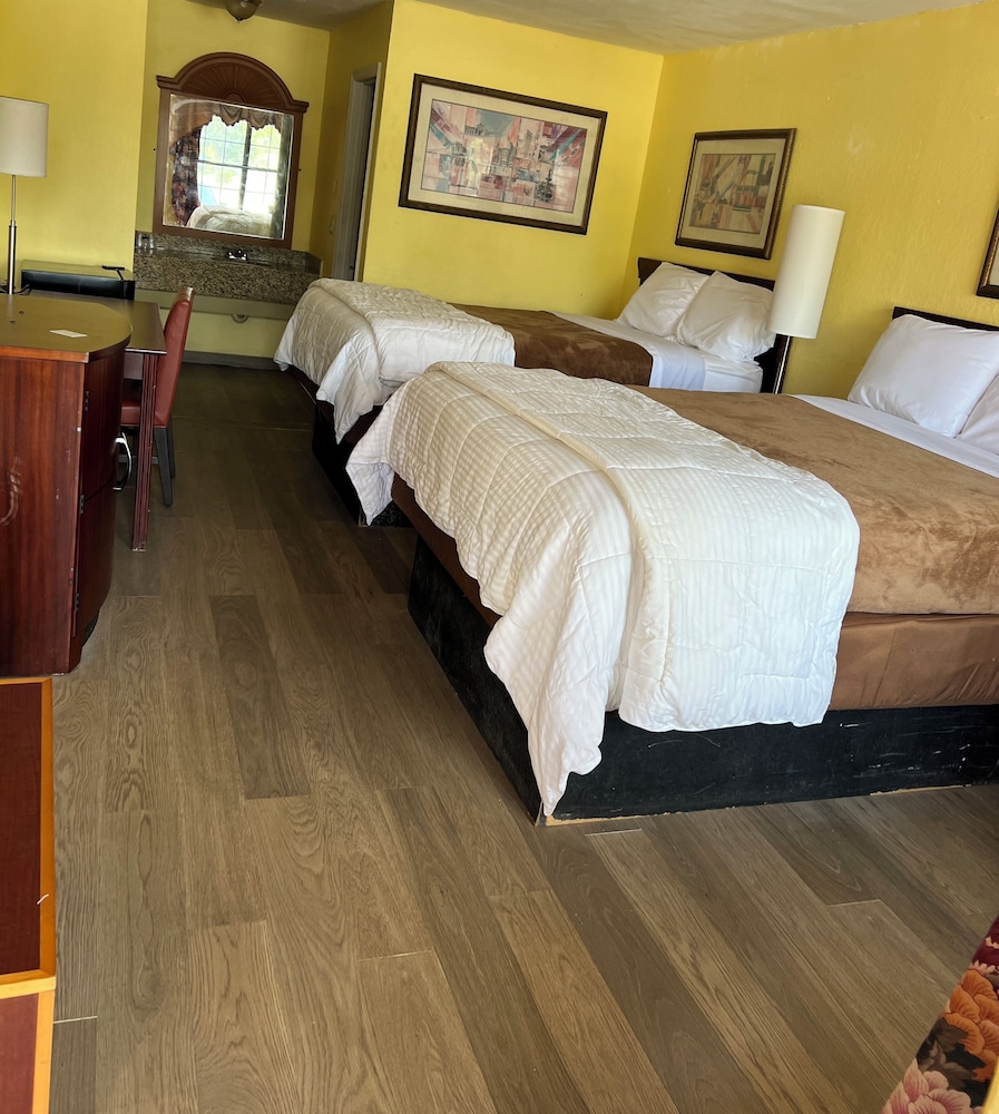 Room, 2 Queen Beds, Non Smoking - Photo 1