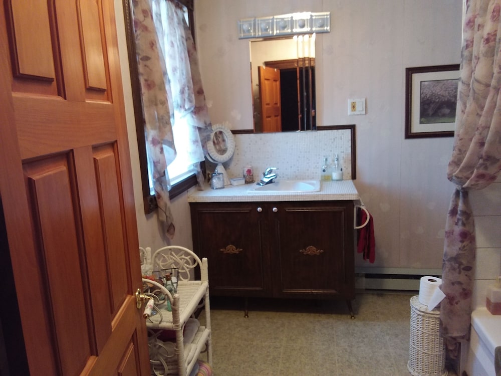 Room, 1 Queen Bed, Shared Bathroom (Champêtre) photo 3