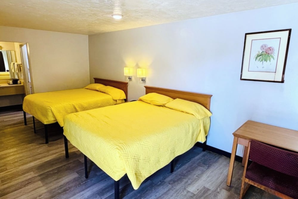 Room, 2 Queen Beds, Non Smoking photo 3