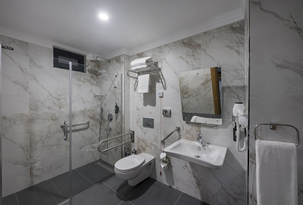 Room, Accessible photo 3