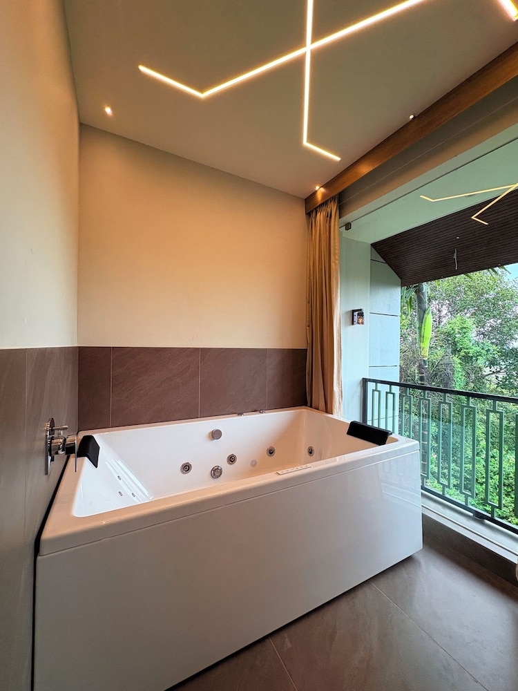 Signature Double Room, Balcony photo 2