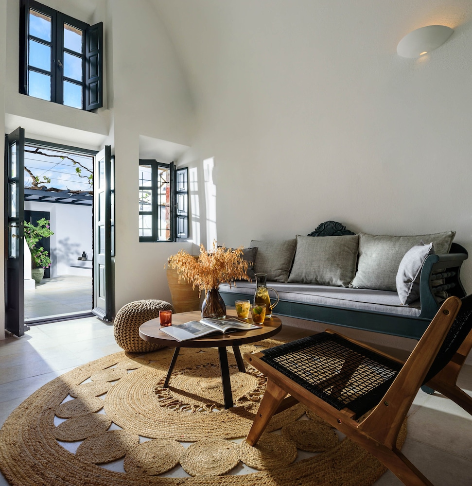 Cave One-Bedroom Suite