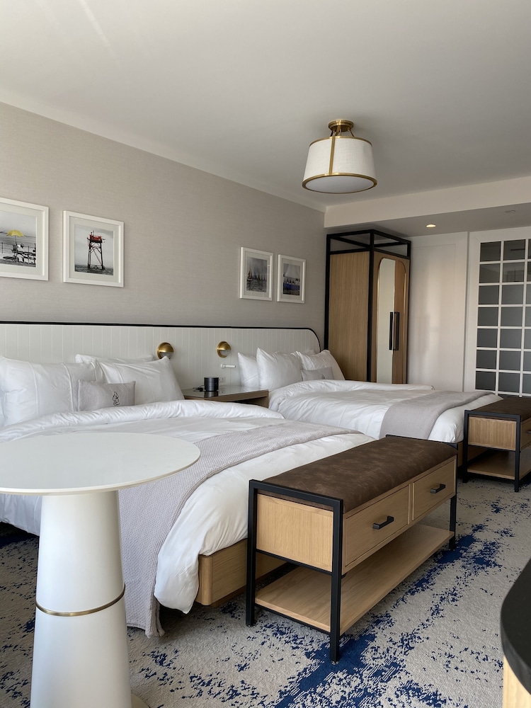 Room, 2 Queen Beds, City View - Photo 1