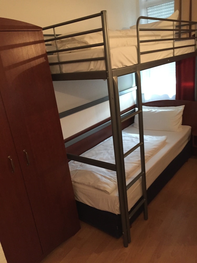 Economy Twin Room photo 1