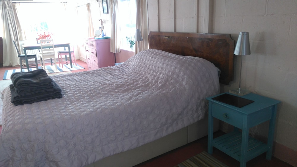 Romantic Studio Suite, 1 King Bed, Ensuite, Garden Area photo 1