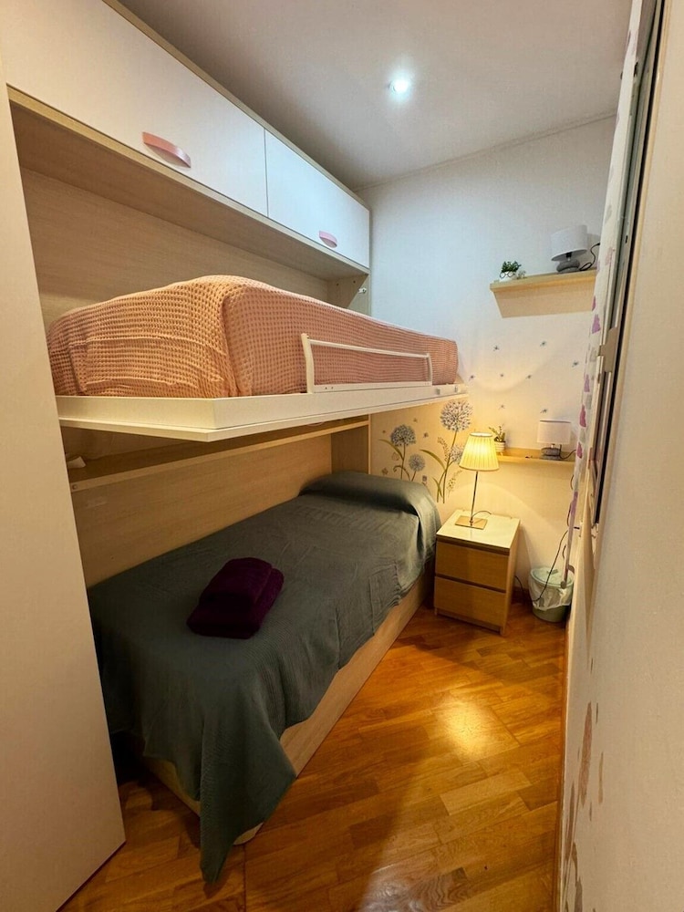 Economy Twin Room, Shared Bathroom photo 3