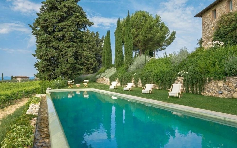 Villa photo 2