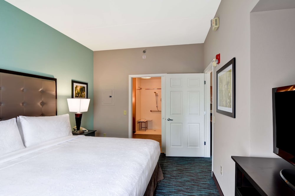 Suite, 1 King Bed, Accessible, Bathtub - Photo 6