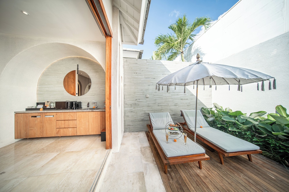 Royal Villa - Photo 7
