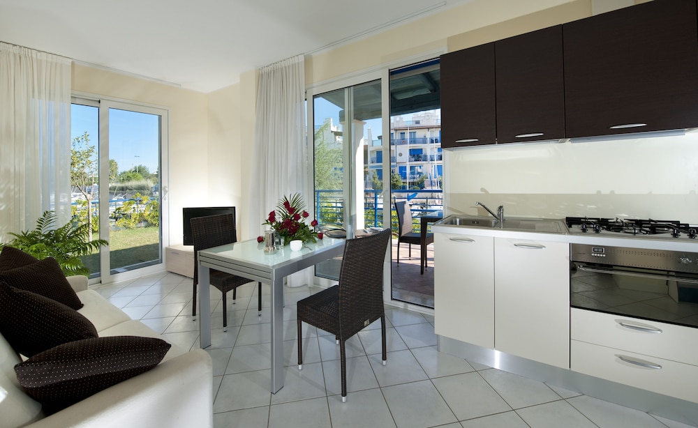 Villa, 2 Bathrooms photo 3