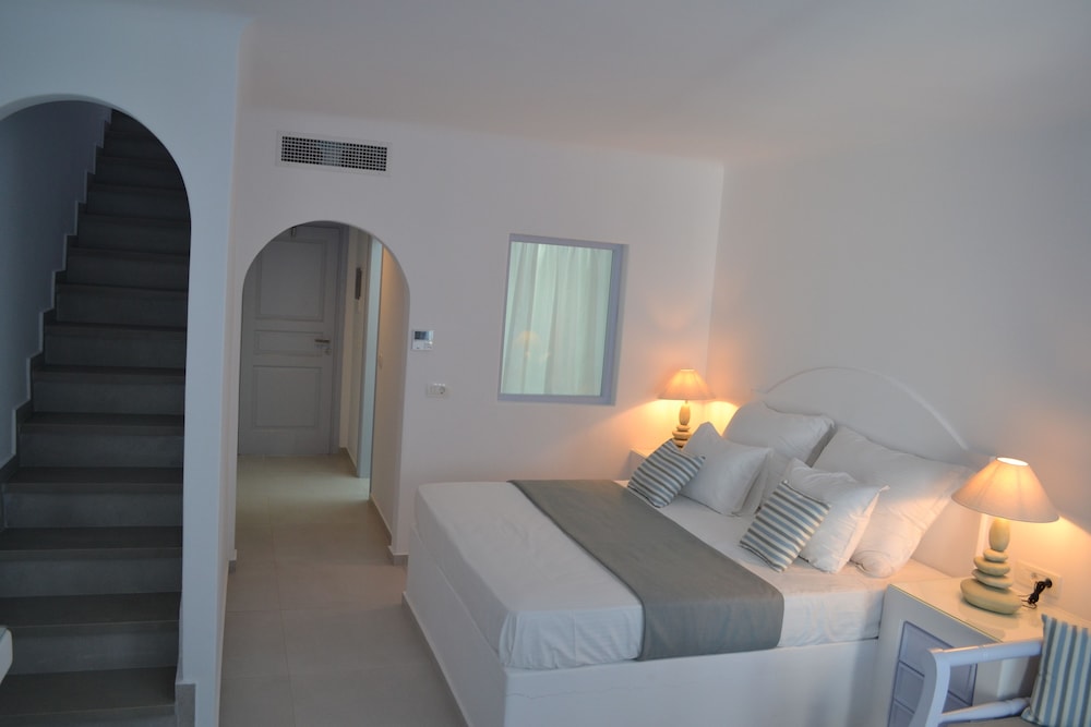 Senior Suite, Private Pool - Photo 1