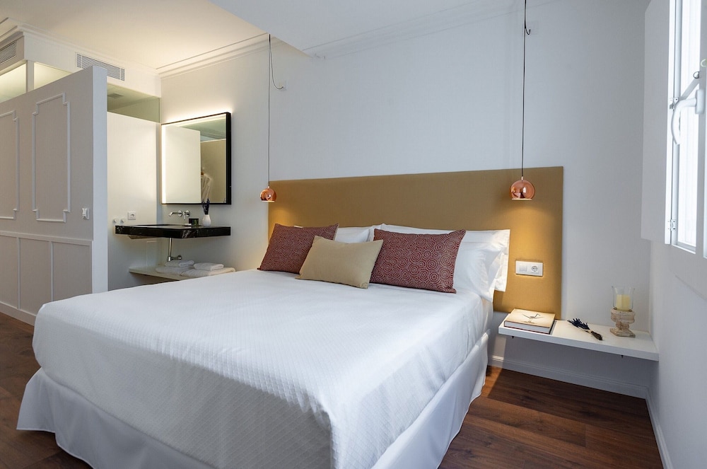 Deluxe Suite - Photo 3