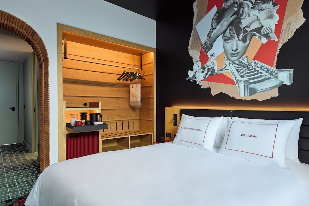 Room, 1 King Bed photo 2
