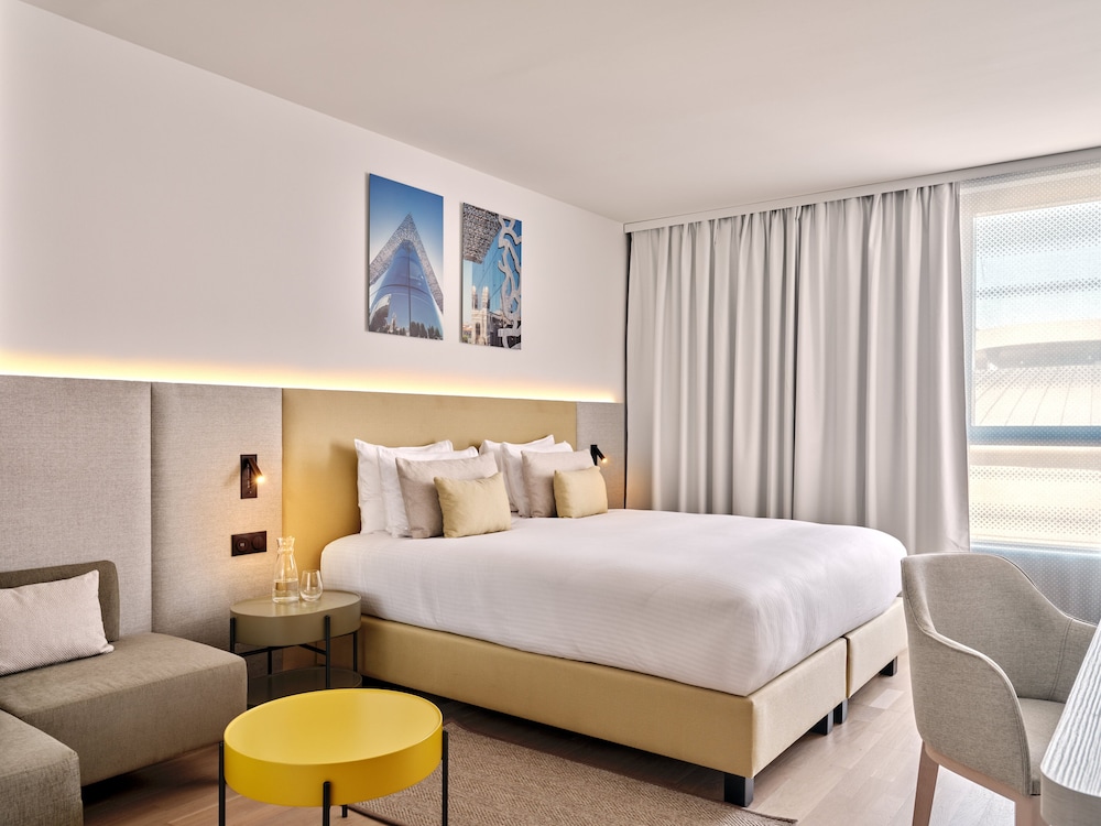 Standard Room, 1 King Bed - Photo 8