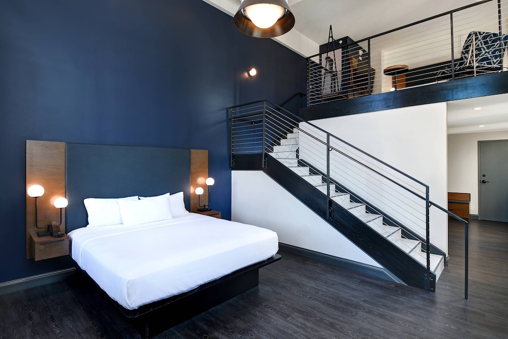 Suite, Multiple Beds, City View (Mobility Accessible, Roll-In Shower) photo 2