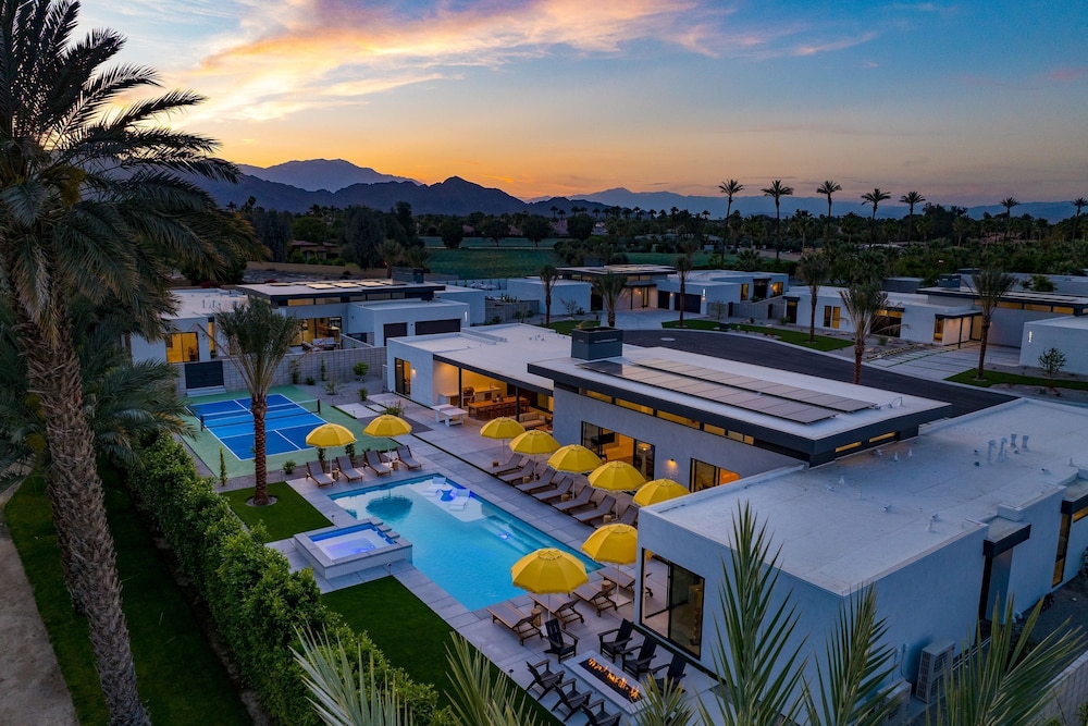Villa photo 1