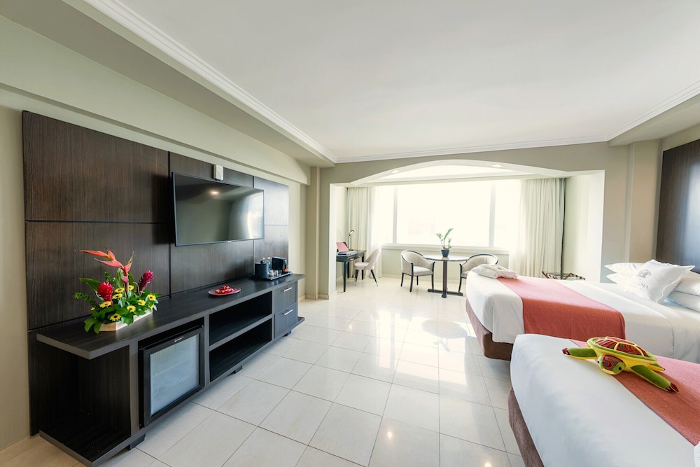 2 Double Beds, Superior Room, City View - Photo 4