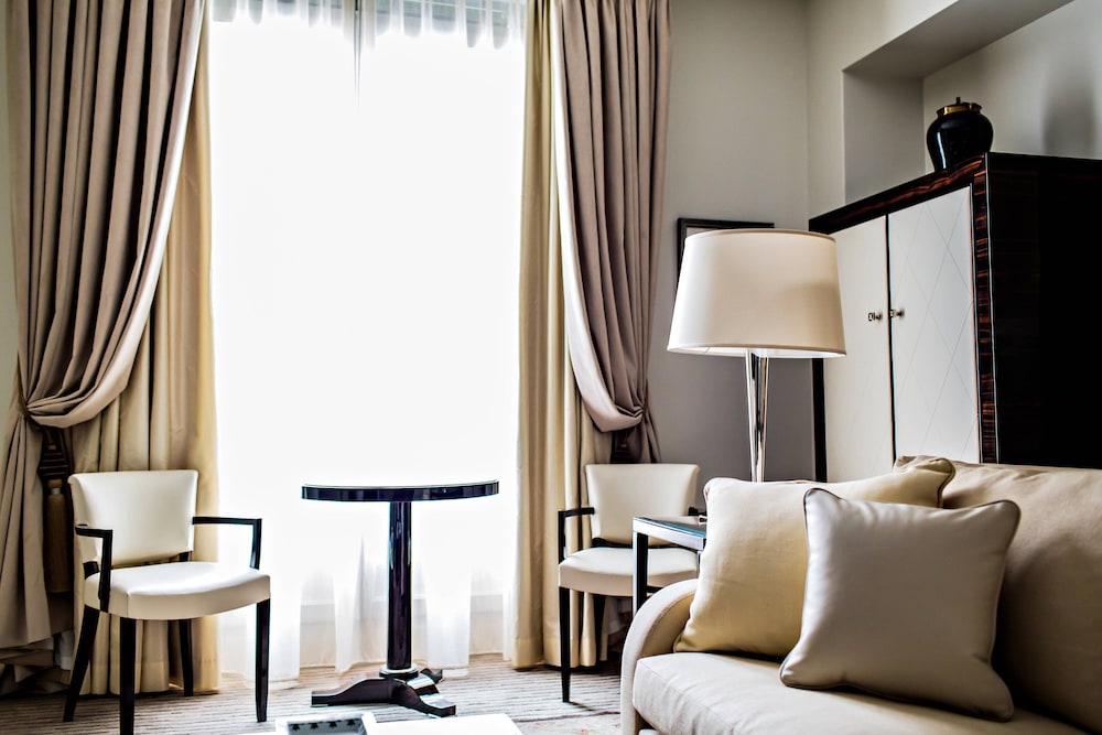 Macassar Suite thumbnail 5
