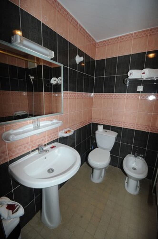 Double or Twin Room, Pool View photo 2