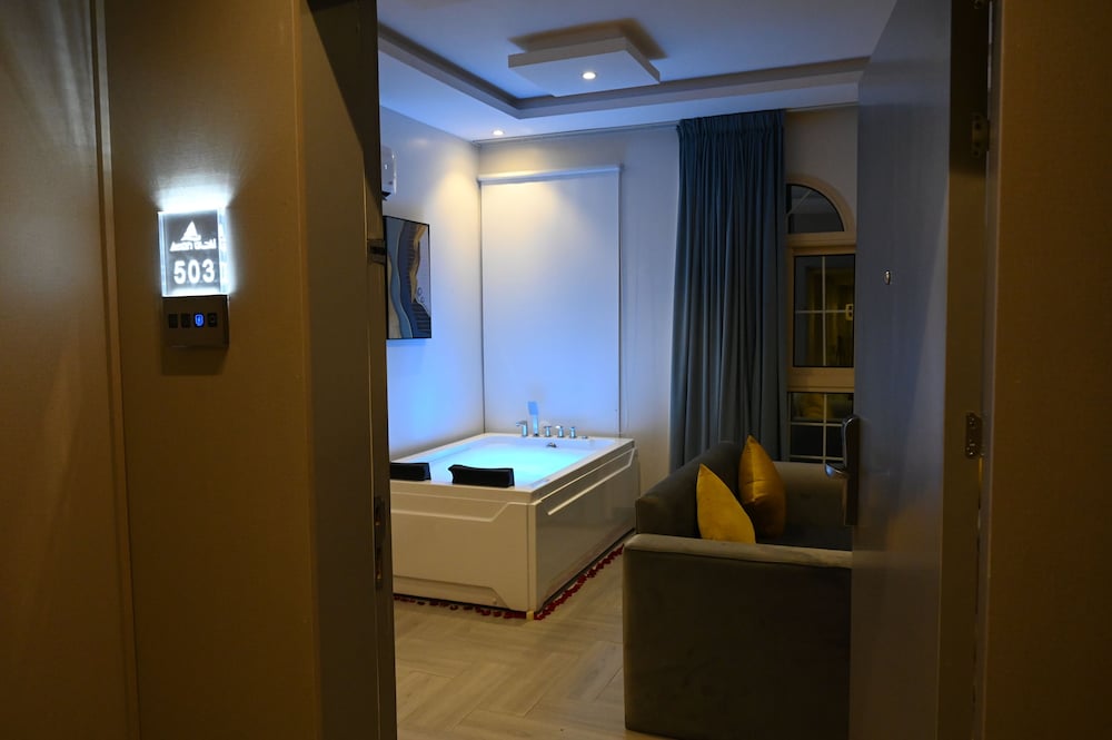 Honeymoon Suite, City View