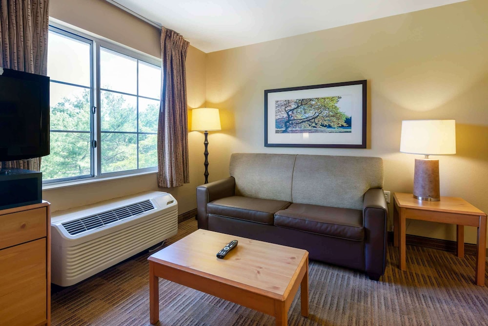 Deluxe Studio, 1 Queen Bed with Sofa bed, Accessible, Non Smoking - Photo 2