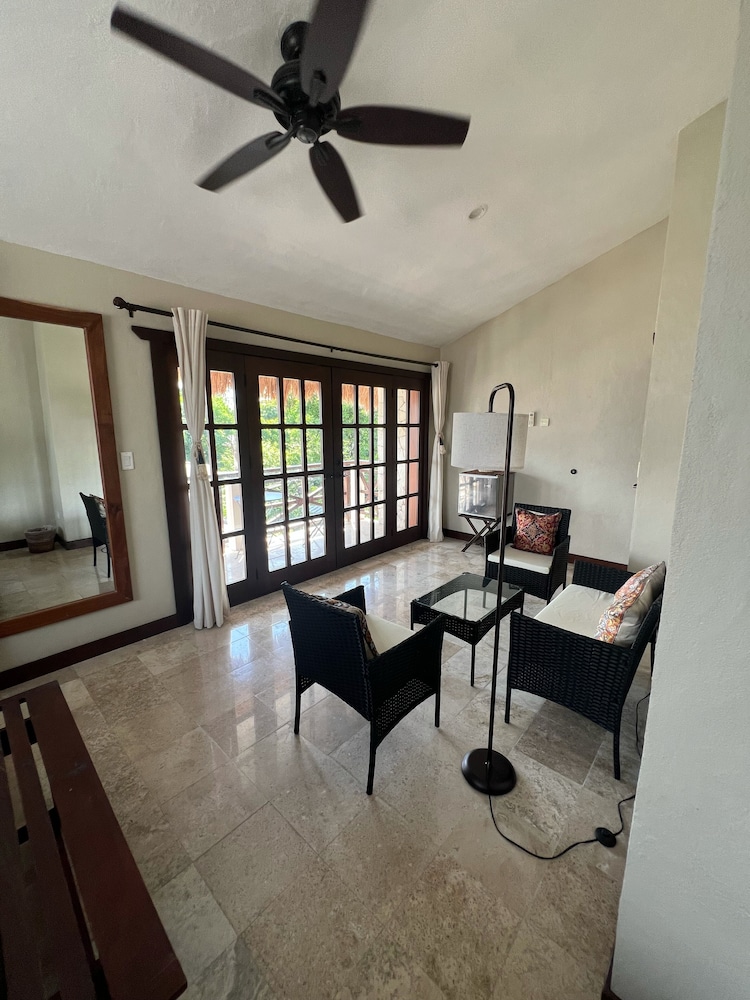 Comfort Room, 1 King Bed, Balcony photo 3