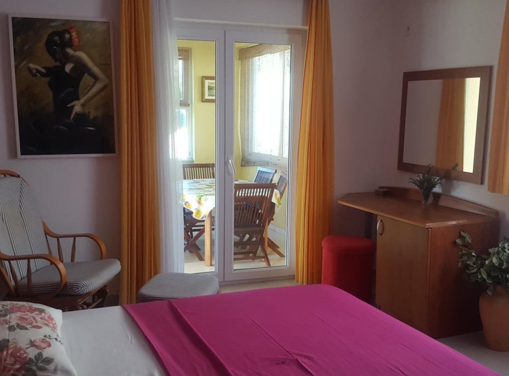 Apartment (One Bedroom Apartment)