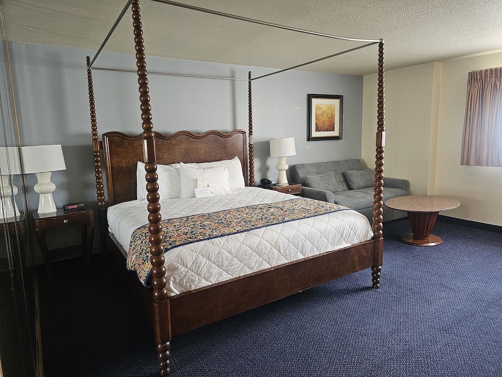 Junior Suite, 1 King Bed, Non Smoking - Photo 1