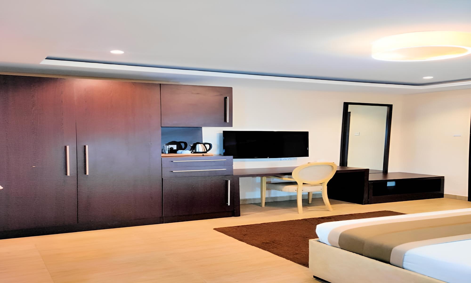 Deluxe Room - Photo 3
