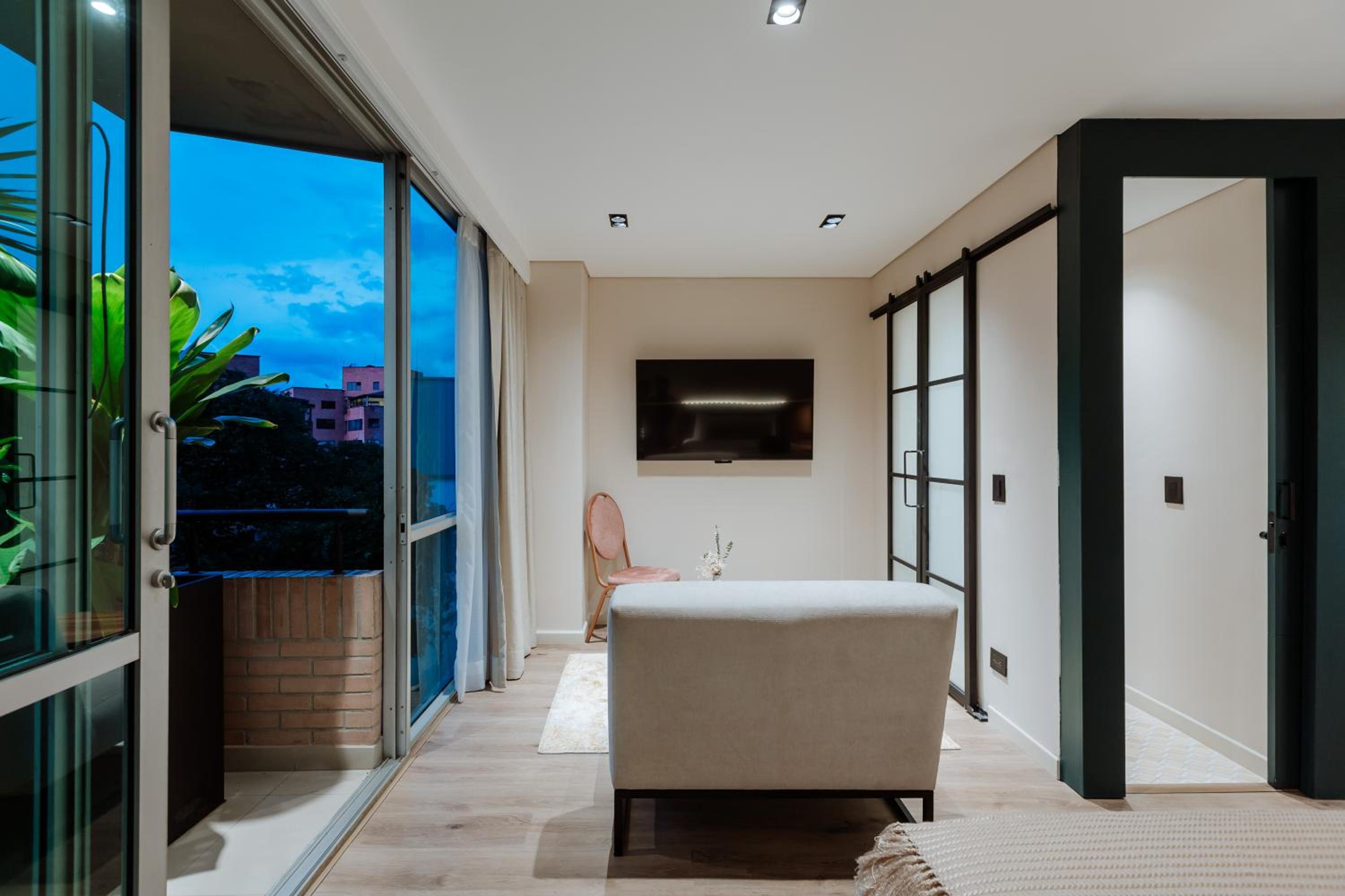 One-Bedroom Apartment With City View photo 1