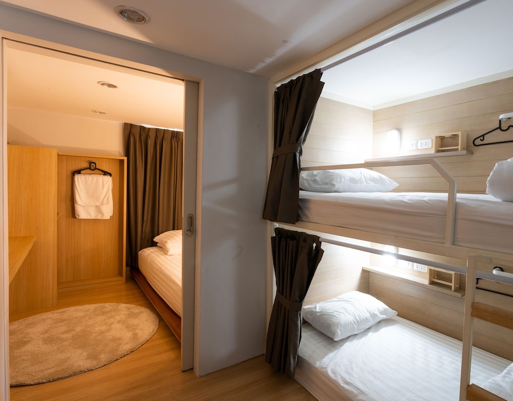 Family Quadruple Room, 2 Bedrooms, Non Smoking, City View photo 1